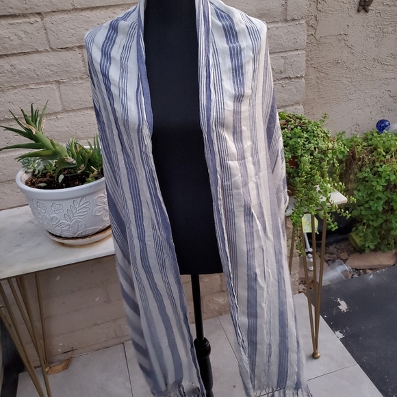 SCARF - Picture 4 of 9